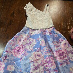 Girls dress